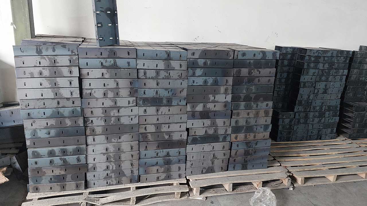 عوامل مؤثر بر قیمت وال‌پست و نکات طلایی خرید — راهنمای جامع برای سازندگان حرفه‌ای