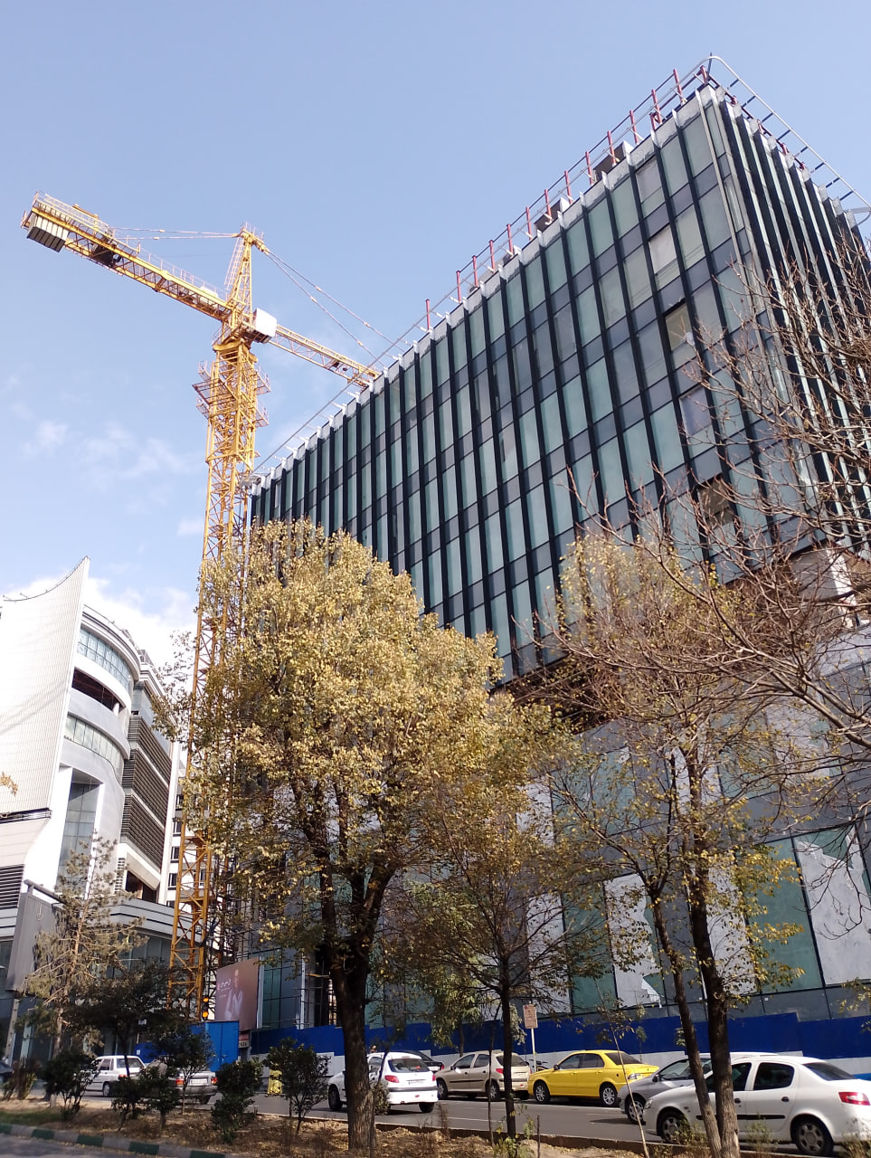 سازهی فلزی شیشهای، نبش خیابان الف و کنار مرکز خرید پالادیوم تهران سازهی فلزی شیشهای، نبش خیابان الف و کنار مرکز خرید پالادیوم تهران